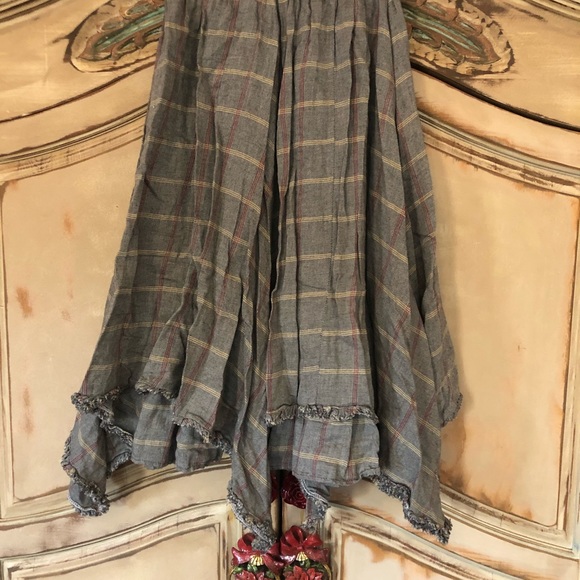 Plaid Fall Midi Skirt Frayed Size Small
Fall skirt - Picture 12 of 13